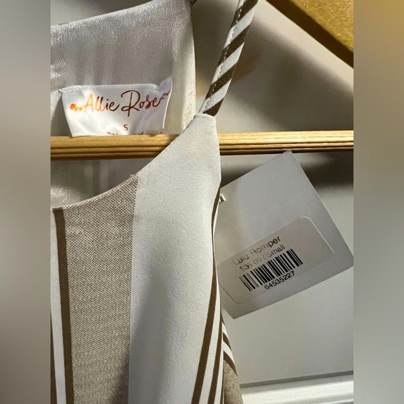 NWT beige striped Allie Rose LuLu Romper, size small. - Picture 3 of 5